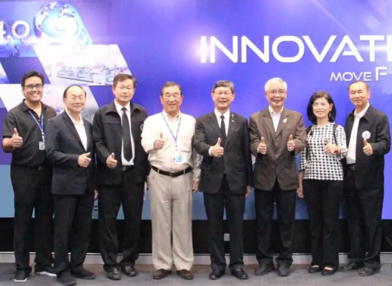 นายเจน นำชัยศิริ ประธานสภาอุตสาหกรรมแห่งป...