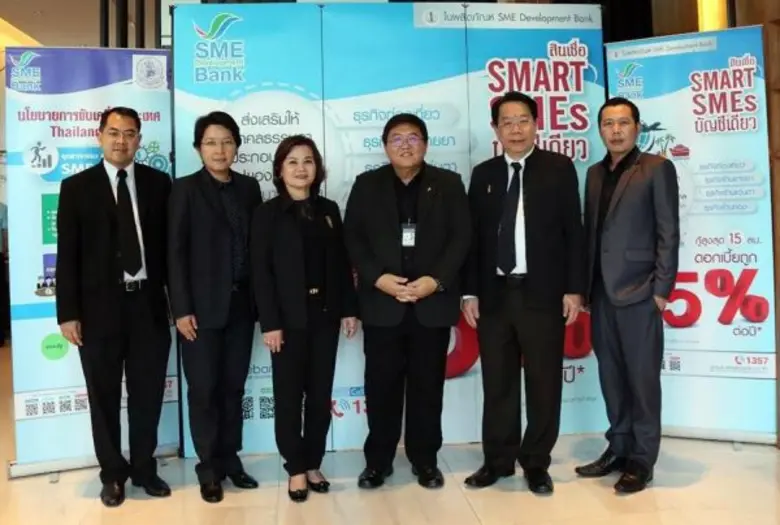 นายมงคล ลีลาธรรม กรรมการผู้จัดการ ธนาคารพ...