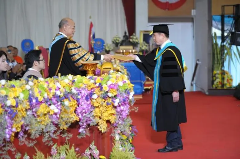 คุณชูชาติ เพ็ชรอำไพ ประธานกรรมการบริหาร บ...