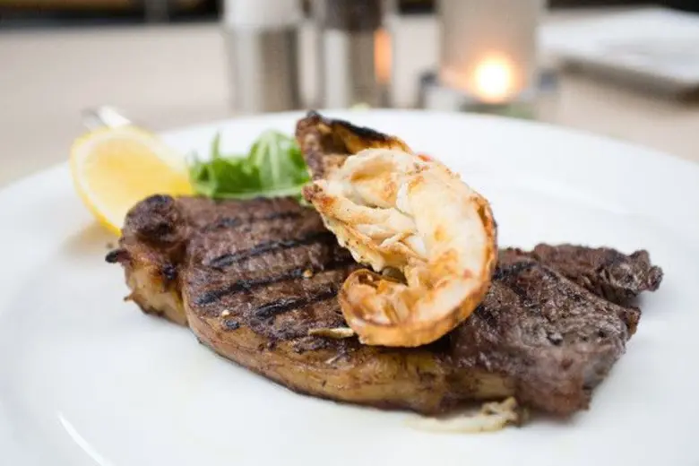 ทุกคืนวันอาทิตย์ – พฤหัสบดี ห้องอาหาร ซีซ...