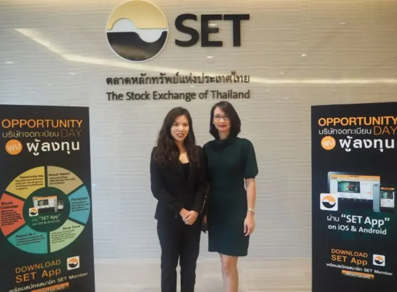 นางสาวภาวิตา ลี้สกุล (ซ้าย) ผู้อำนวยการสา...