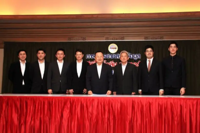 นายประชัย เลี่ยวไพรัตน์ (ที่ 4 จากขวา) ปร...