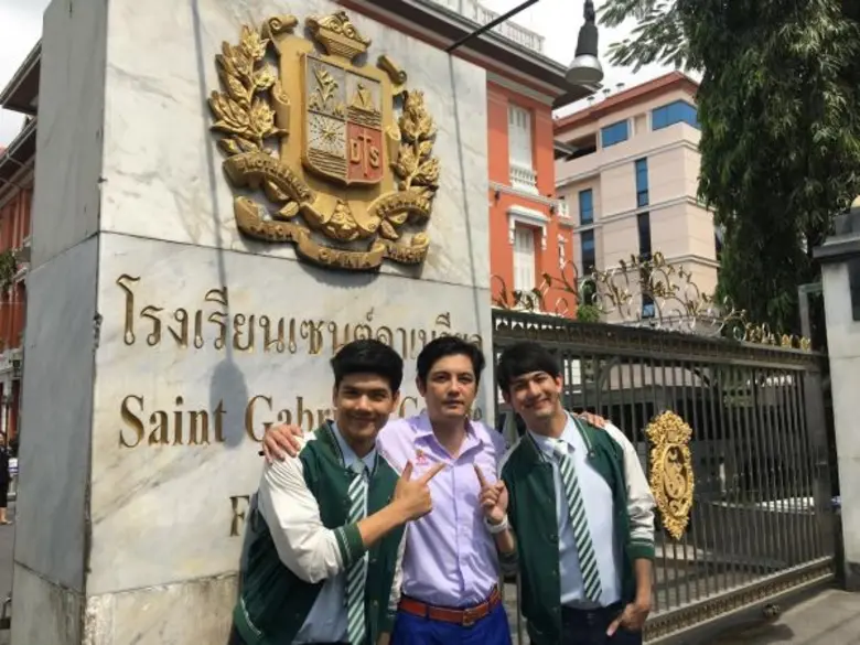 "รถโรงเรียน High School Reunion" อาทิตย์น...