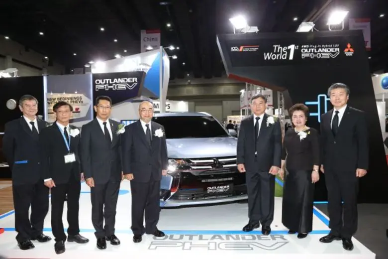 พลอากาศเอก ดร.ประจิน จั่นตอง รองนายกรัฐมน...