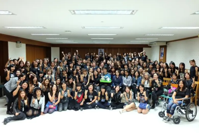 รุจ ศุภรุจ ตื้นตัน แฟนคลับตบเท้าร่วมฉลองครบรอบ9ปี "บ้านคนรักรุจ"