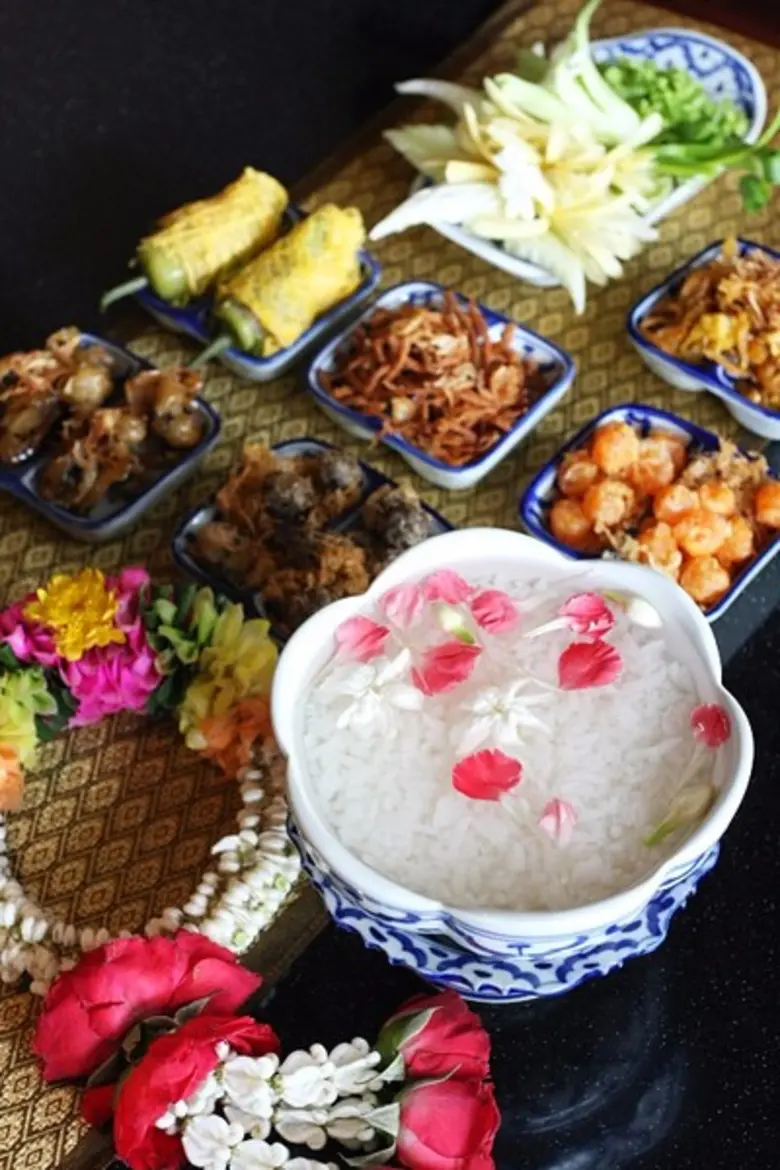 ห้องอาหารศาลาไทย ขอแนะนำเมนูคลายร้อนตำรับ...