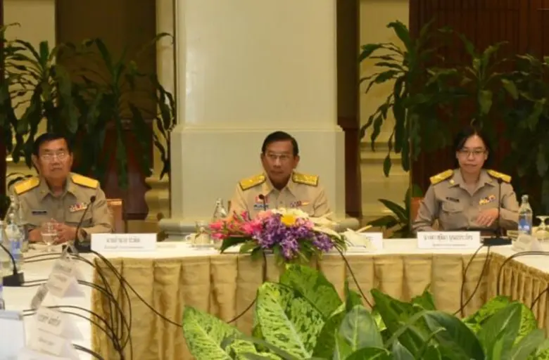 พลเอก ฉัตรชัย สาริกัลยะ รัฐมนตรีว่าการกระ...