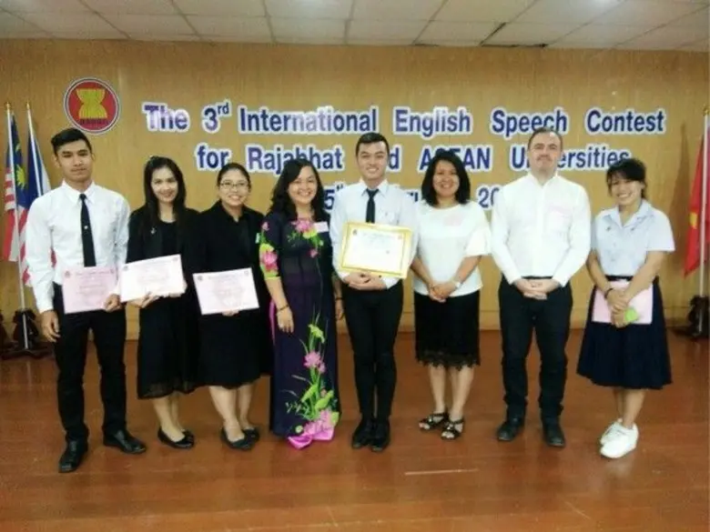 หลักสูตรภาษาอังกฤษ คณะครุศาสตร์ มหาวิทยาล...