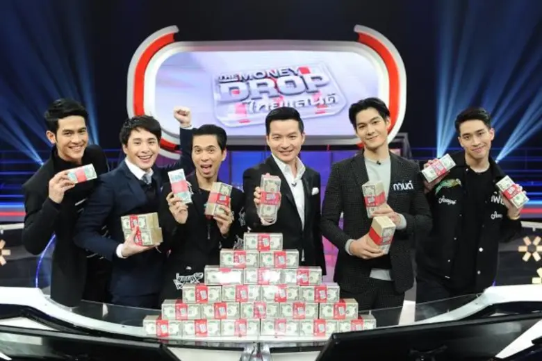 ทีวีไกด์: รายการ “The Money Drop Thailand...เล่นเป็นหมู่” “เอกกี้” นำทีม “เด็กในสังกัด” รับคมสมอง!