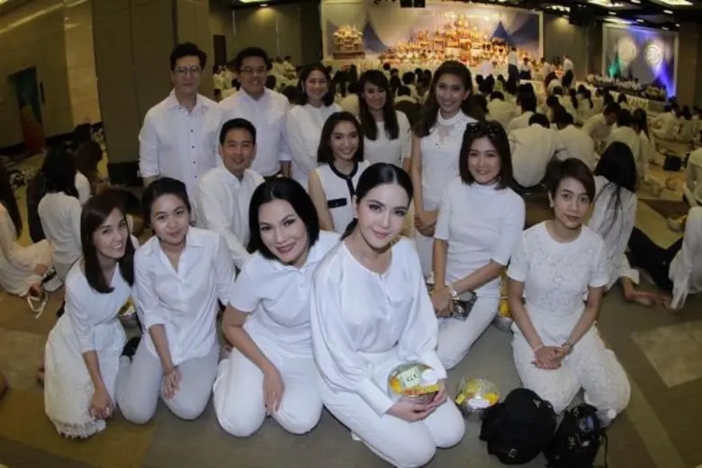 ช่อง 3 จัดพิธีครอบครู ประจำปี 2560 ผู้บริหาร ผู้จัดฯ พร้อมทัพนักแสดง เข้าร่วมงานกันอย่างคับคั่ง