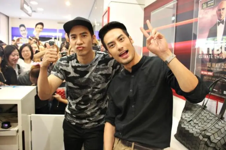 เปิดขายบัตรวันแรก (18 มีนาคม 2560) ไปเป็น...