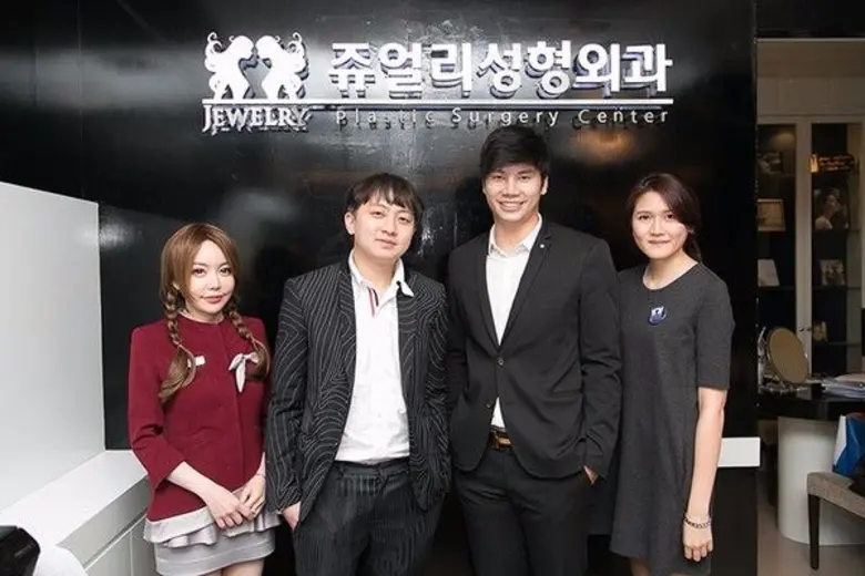 นายชัชพล แสงสุรีย์วัชชรา กรรมการผู้จัดการ...