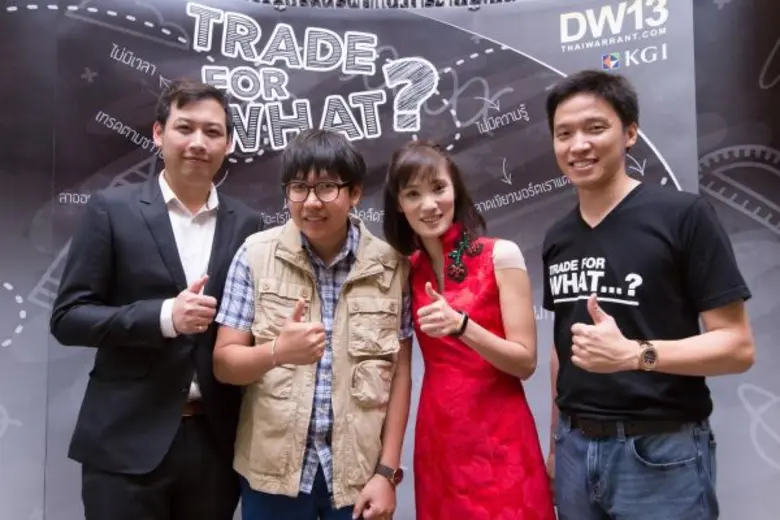 คุณเจนวิทย์ ชินกุลกิจนิวัฒน์ (ขวา) กรรมกา...