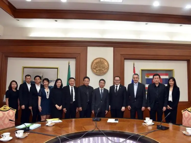 นายกุลิศ สมบัติศิริ อธิบดีกรมศุลกากร และคณะ ให้การต...