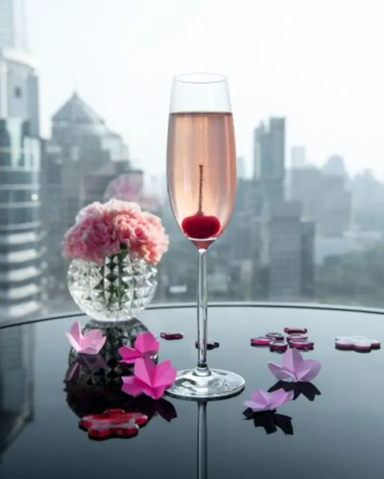 เครื่องดื่มใหม่ ต้อนรับดอกซากุระบาน ที่ประเทศญี่ปุ่น ณ อัพ แอนด์ อะบัฟ บาร์