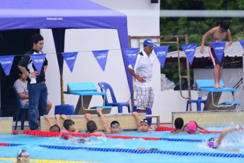 นายพลากร นัคราบัณฑิต ผู้จัดการสระว่ายน้ำม...