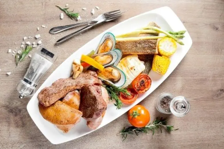 ห้องอาหาร บิสโทร เอ็ม ณ แมริออท เอ็กเซกคิ...