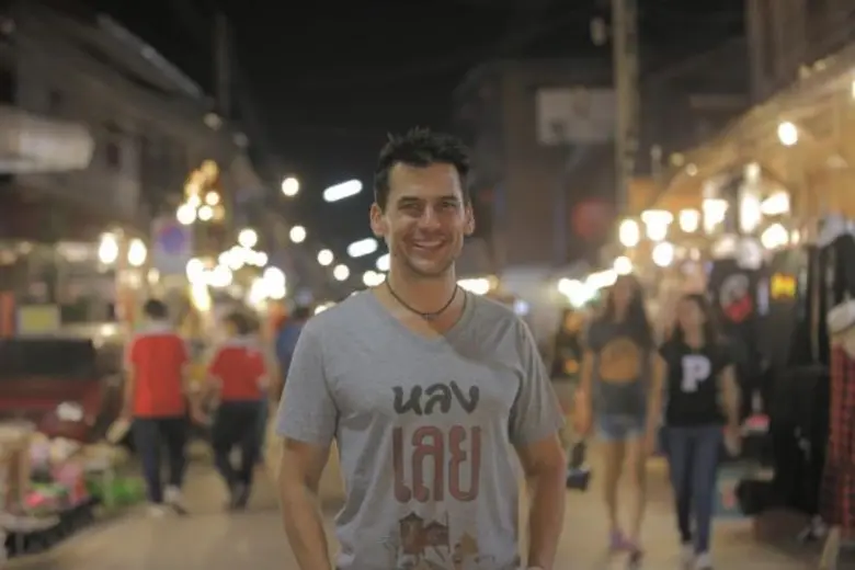 รายการ บ้านข่าวบันเทิง : เวลา 16.00 น. พบ...