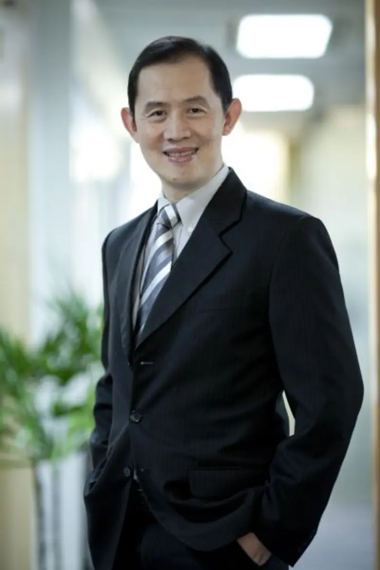 ดร.สมจินต์ ศรไพศาล กรรมการผู้จัดการ บริษั...