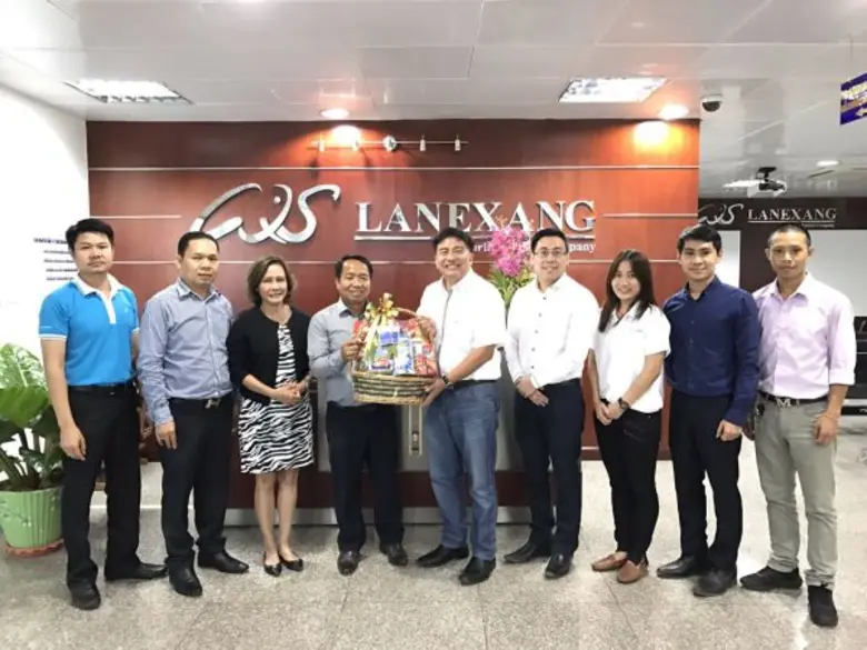 นายสมภพ ศักดิ์พันธ์พนม (ที่5จากขวา) ประธา...