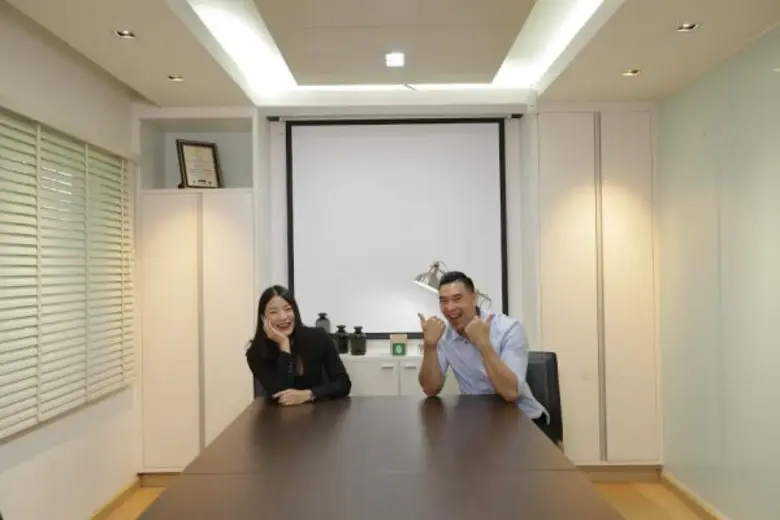 ทีวีไกด์: รายการ “The Spy Man Show” พาเจาะลึกผู้บริหารสาวสวยสายงานพัฒนาธุรกิจ พร้อมด้วยหนุ่มหล่อเจ้าของธุรกิจรองเท้าแฮนด์เมค