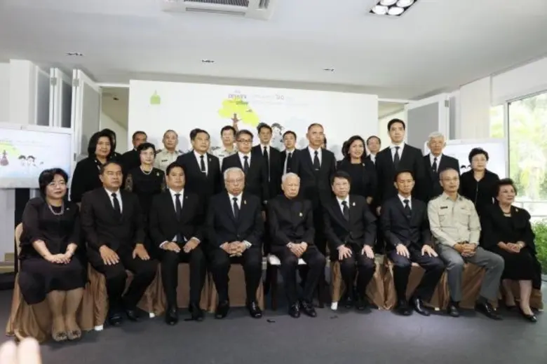 พลเอกเปรม ติณสูลานนท์ ประธานองค์มนตรีและร...