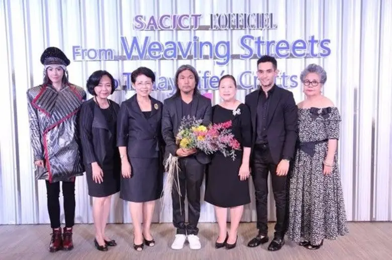 กุสุมา ไชยพร (คนที่ 3 จากขวา ) ประธานและผ...