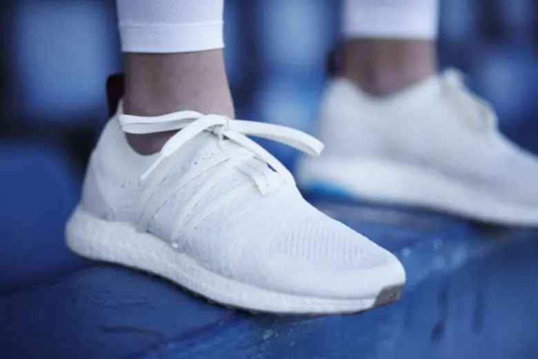 อาดิดาสเปิดตัว PARLEY ULTRABOOST X รองเท้าวิ่งรักษ์โลกรุ่นล่าสุด ผลิตจากเศษพลาสติกในท้องทะเล ออกแบบโดยสเตลล่า แมคคาร์ทนี่ย์ ดีไซน์เนอร์ชื่อดัง