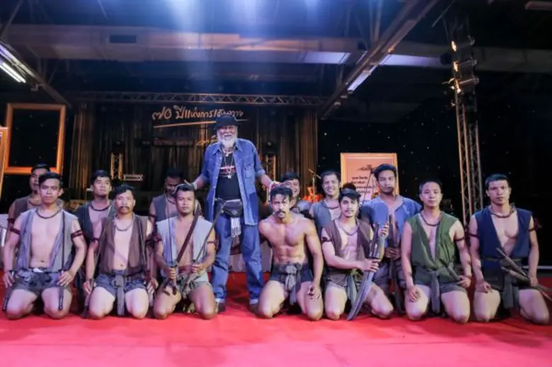 เพิ่งจะเสร็จงานฉลองวันคล้ายวันเกิดครบรอบ ...