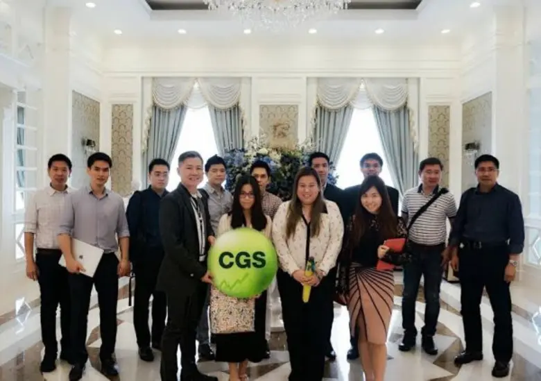 นายปรีชาวุฒิ ขุมทรัพย์ (แถวหน้าที่ 1 จากซ...