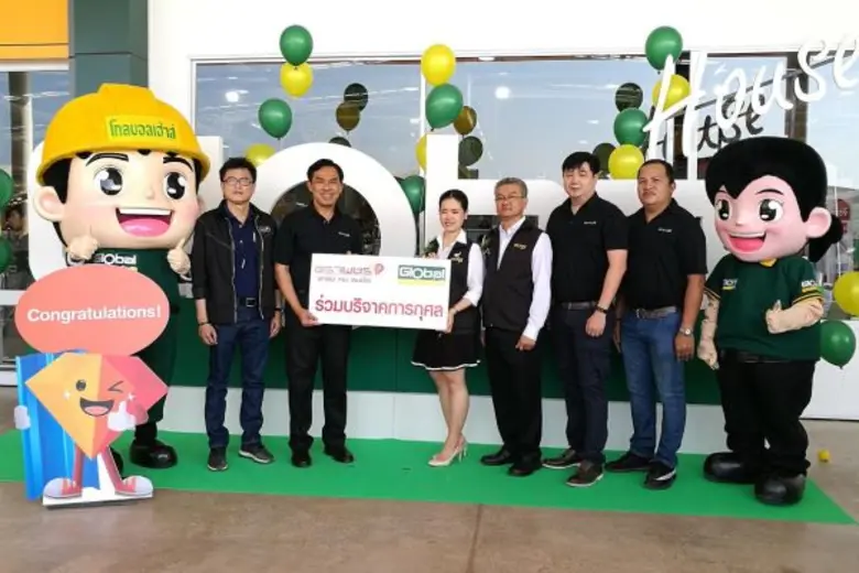 นายสาธิต สุดบรรทัด (ที่ 2 จากซ้าย) กรรมกา...