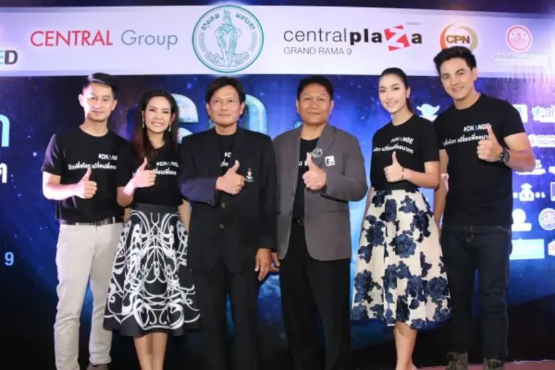 ฮาน่า ลีวิส และ วิน-วาทิต โสภา นักแสดงจาก...