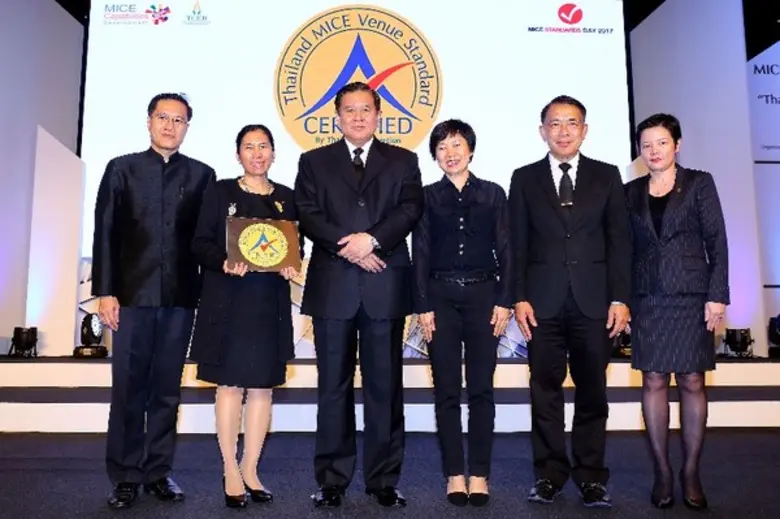 พลเอก ธนะศักดิ์ ปฏิมาประกร (ที่ 3 จากซ้าย) รองนายกร...