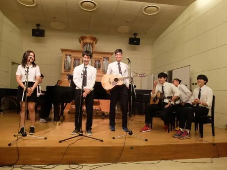 · สจล. จัดเสวนา "ดนตรีอภิวัฒน์กับประเทศไท...