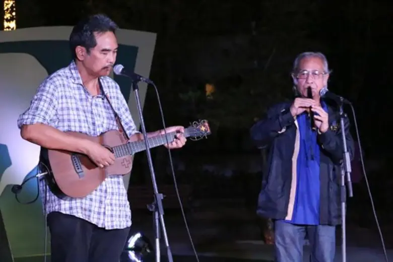 มธ. จับมือ ธ.กรุงเทพ เปิดตัวหนังสือ “30 ปี ข้างคลองคันนายาว โดยเนาวรัตน์ พงษ์ไพบูลย์” ย้อนไทม์ไลน์ประเทศไทยสอนเยาวชนผ่านกวีนิพนธ์แห่งประวัติศาสตร์