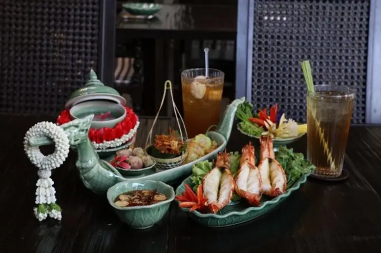 เอราวัณ ที รูม ขอเชิญท่านมาคลายร้อนกับหลา...