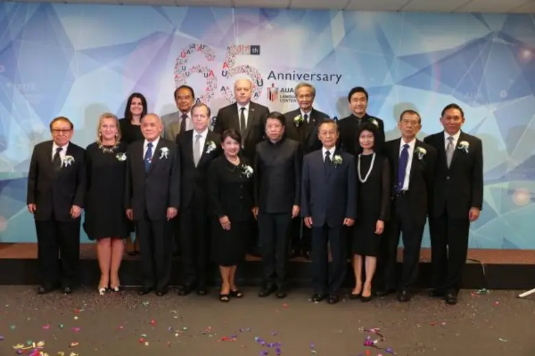 นายทิพยรักษ์ สุขุม ประธานกรรมการอำนวยการบริหารสถานส...