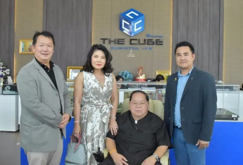 ภูมินทร์ ปิยะวานิชย์ (ซ้ายสุด) ประธานกรรม...