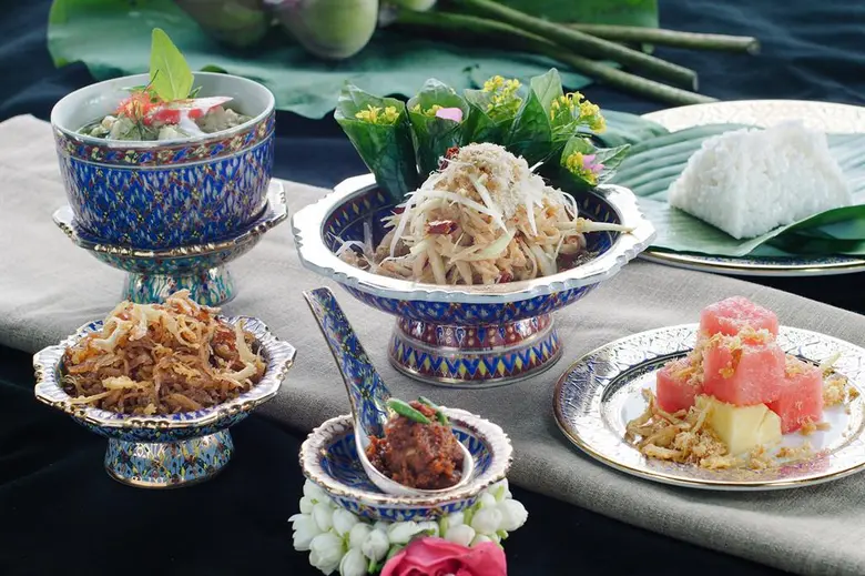 ณ ห้องอาหารไทย สวนบัว โรงแรมเซ็นทาราแกรนด...