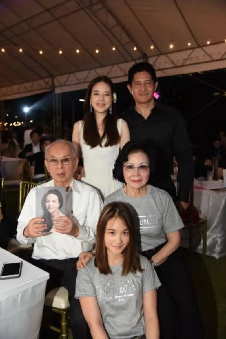 “มาดามแป้ง-นวลพรรณ ล่ำซำ”เปิดตัว พ็อกเกตบุ๊ก อัตชีวประวัติ เล่มแรกในชีวิต!! เผยเส้นทางชีวิต...ไม่ได้โรยด้วยกลีบกุหลาบ