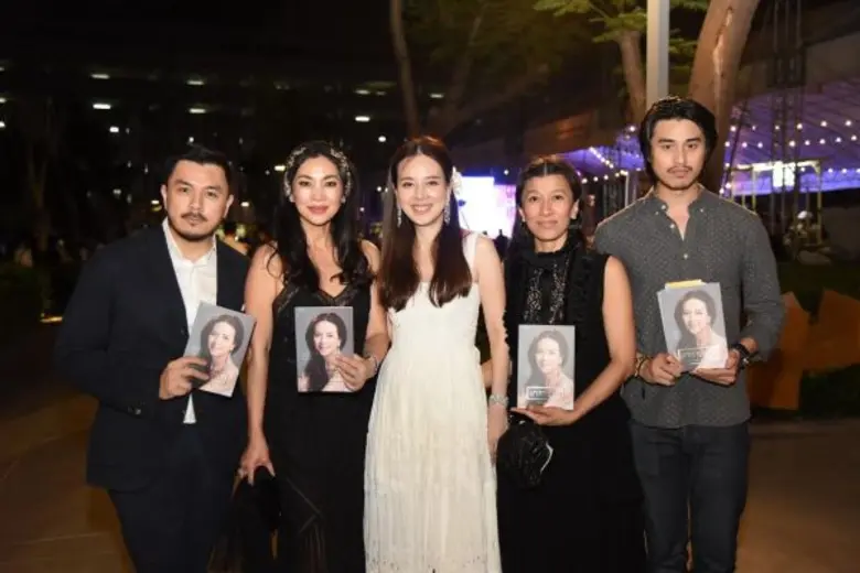 “มาดามแป้ง-นวลพรรณ ล่ำซำ”เปิดตัว พ็อกเกตบุ๊ก อัตชีวประวัติ เล่มแรกในชีวิต!! เผยเส้นทางชีวิต...ไม่ได้โรยด้วยกลีบกุหลาบ