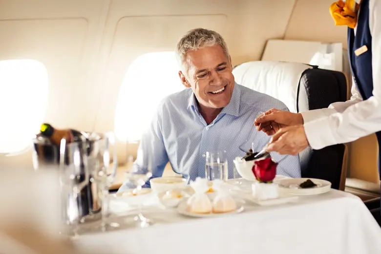 สายการบินลุฟท์ฮันซ่า เพิ่มที่นั่งในการรองรับผู้โดยสารบนเส้นทางกรุงเทพฯ ด้วยเครื่องบินแอร์บัส เอ380 โดยเริ่มเดือนตุลาคม พ.ศ. 2560