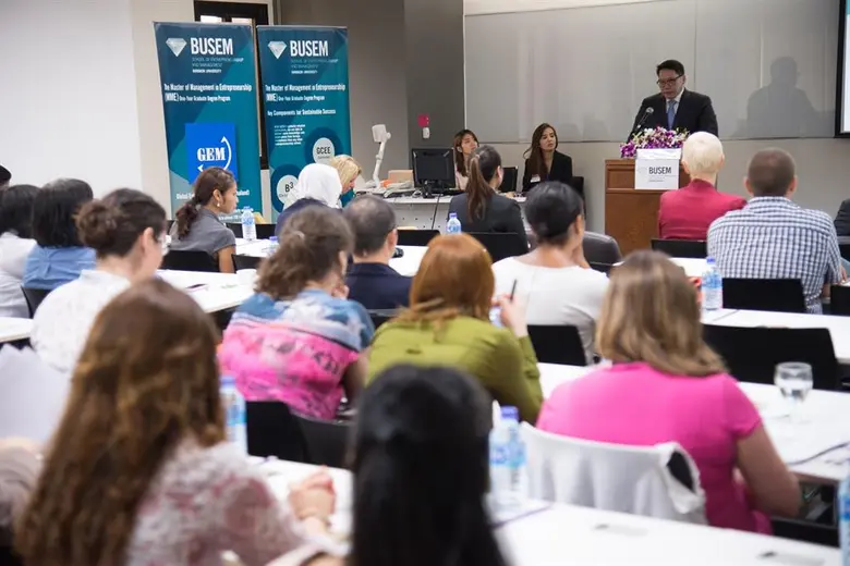 มหาวิทยาลัยกรุงเทพ และ University of Camb...