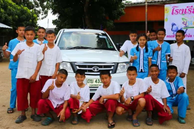 คุณกรัญจิตต์ โรช่า (กลางขวา) ผู้บริหารฝ่า...