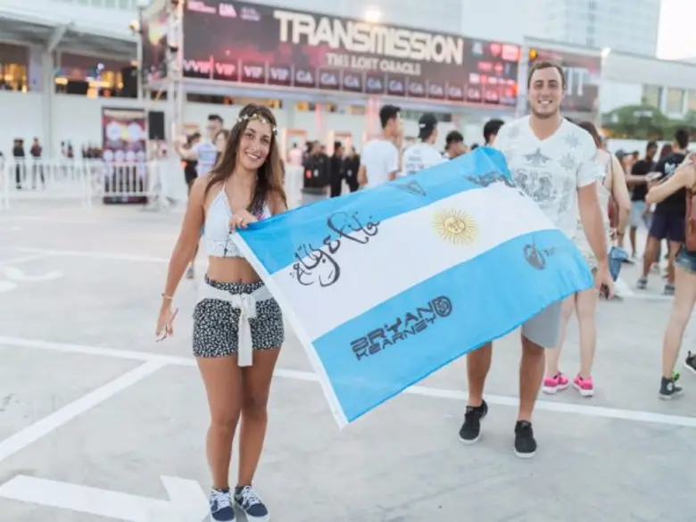 กระหน่ำความมันส์แสง สี เสียง ครบทุกฟังก์ช...