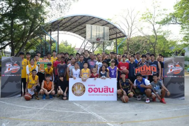 นักบาสเกตบอลอาชีพจาก "ทีมโมโนแวมไพร์ บาสเ...