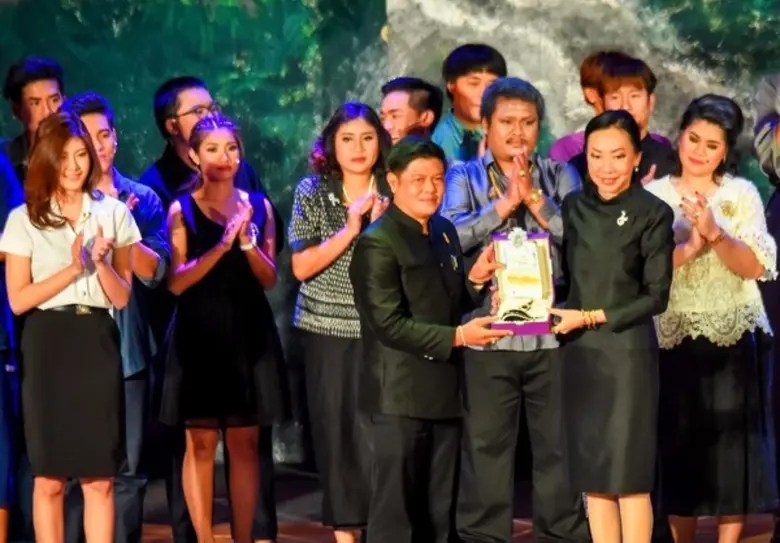 ยิ่งใหญ่น่าประทับใจ สมการรอคอยกับละครเวที...