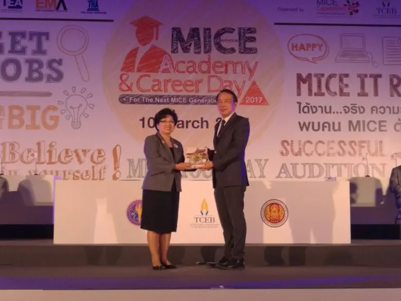 รศ.ดร. จิราภา วิทยาภิรักษ์ รักษาการแทนคณบ...