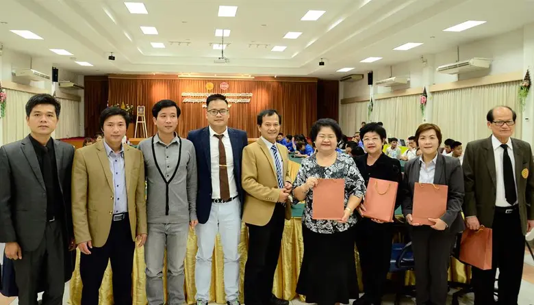 ดร.ดารัตน์ ศิริวิริยะกุล วิภาตะกลัศ รองอธ...