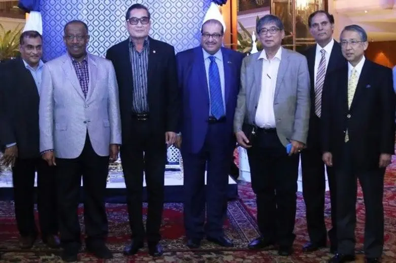 พลตำรวจเอก สันต์ ศรุตานนท์ นายกสมาคมกรีฑา...